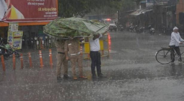  उत्तर भारत में आज फिर बारिश के आसार, दिल्ली-एनसीआर और यूपी में ऑरेंज अलर्ट, पढ़ें पूरा अपडेट