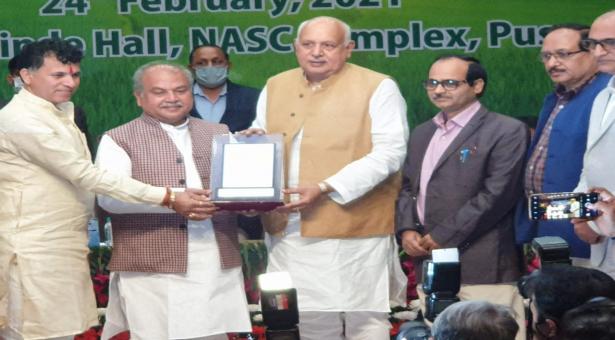 प्रदेश के कृषि मंत्री सूर्य प्रताप शाही ने केंद्रीय कृषि मंत्री नरेंद्र सिंह तोमर से आज दिल्ली में ग्रहण किया प्रथम पुरस्कार
