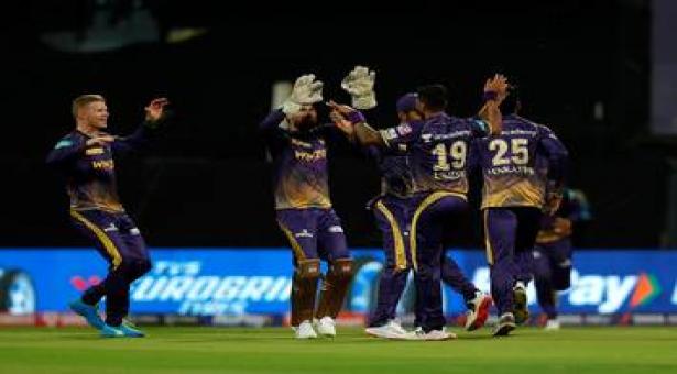 आईपीएल 2022, आरसीबी बनाम केकेआर लाइव क्रिकेट स्कोर: बैंगलोर जीत के करीब; कोलकाता विकेट के लिए खोज