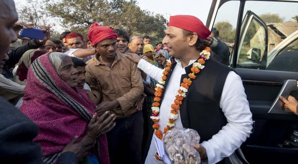 भाजपा और कांग्रेस दोनों ने भारत को आर्थिक संकट में फंसा दिया हैं- अखिलेश यादव